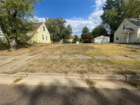 1327 Crestview Ave, Akron, OH 44320
