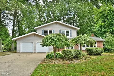 580 Burning Oaks Dr NE, Warren, OH 44484