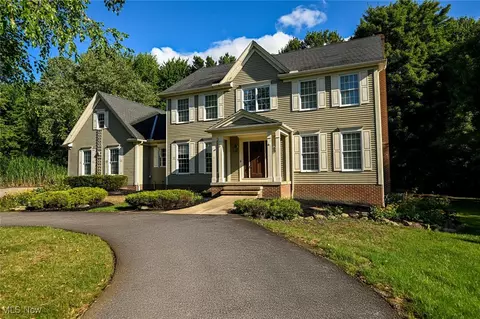 990 Whisperwood Ln, Aurora, OH 44202