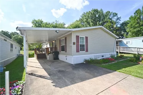 25 Dogwood Dr, Beloit, OH 44609