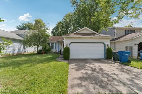 5919 Ridgeview Blvd, North Ridgeville, OH 44039