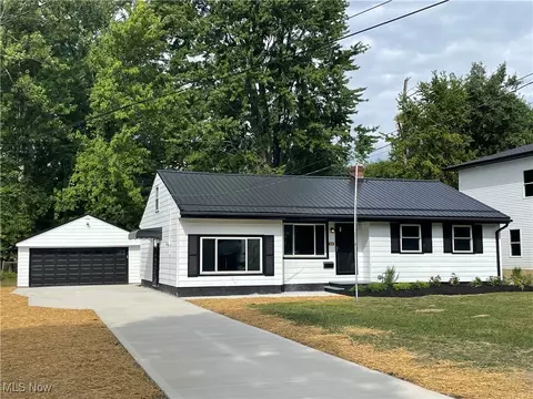 760 E 344th St, Eastlake, OH 44095