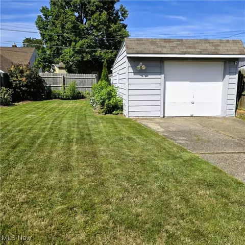 8324 Ackley Rd, Parma, OH 44129 photo 20