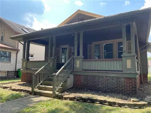 620 Gorley St, Uhrichsville, OH 44683