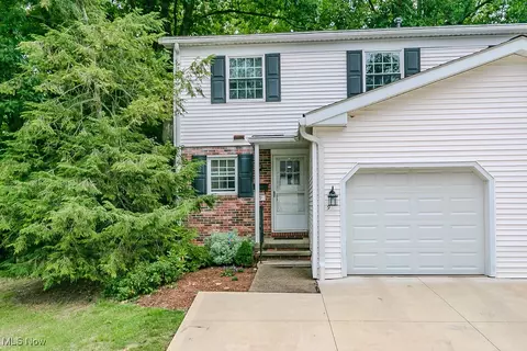 9 E Carriage Dr, Chagrin Falls, OH 44022