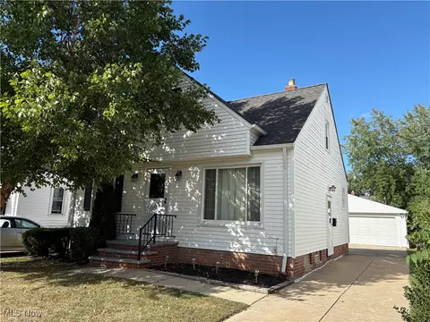 375 E 324th St, Willowick, OH 44095