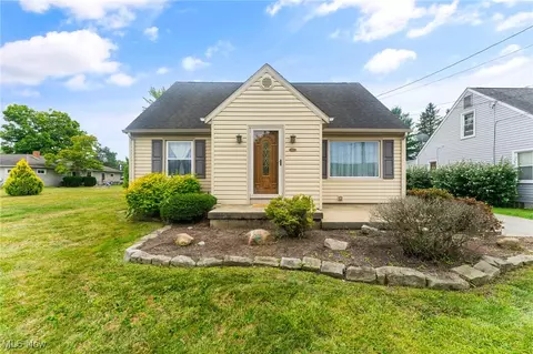 825 Wheeler Ave, Hubbard, OH 44425