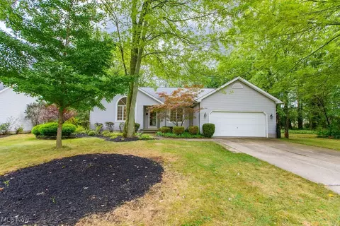 2463 Candlewood Dr, Avon, OH 44011
