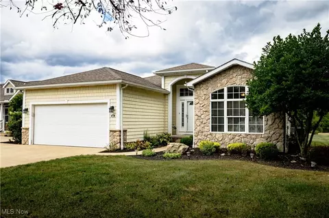 303 Brookpoint St NW, North Canton, OH 44720