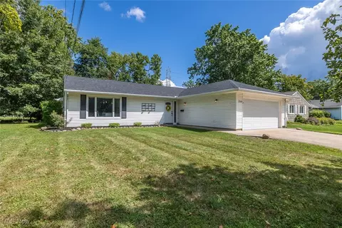 266 Jananna Dr, Berea, OH 44017