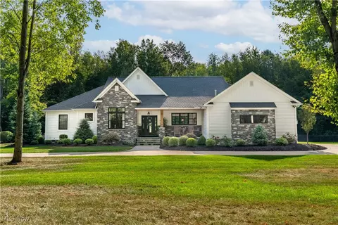 2033 Myersville Rd, Akron, OH 44312