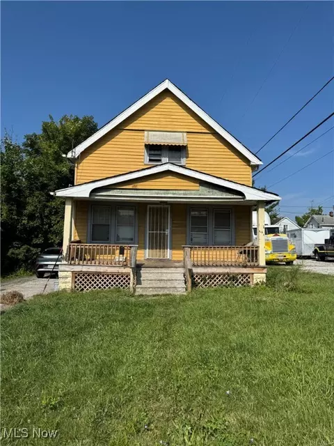 4562 Lee Rd, Cleveland, OH 44128
