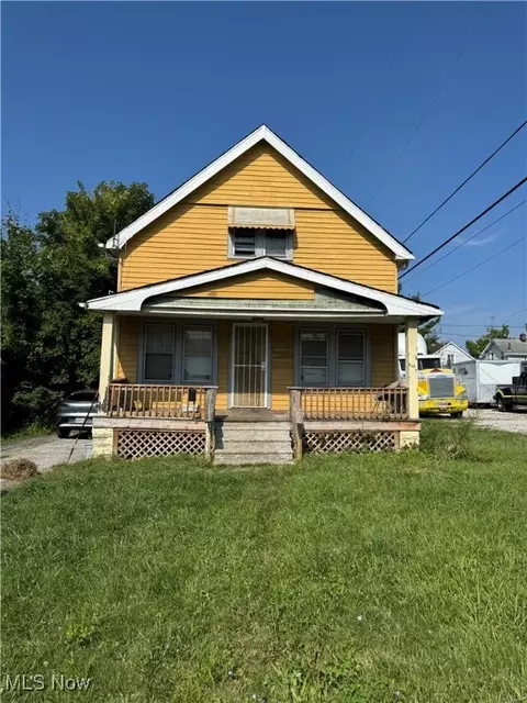 4562 Lee Rd, Cleveland, OH 44128