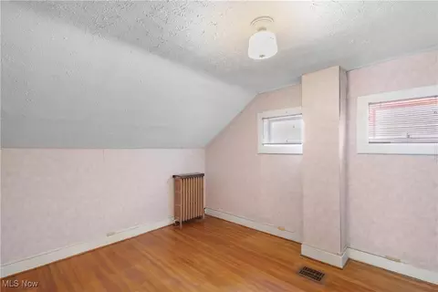 Bedroom - 1733 W 7th St W, Ashtabula, OH 44004 photo 2 of 3