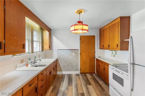 Kitchen - 1733 W 7th St W, Ashtabula, OH 44004 photo 2 of 2