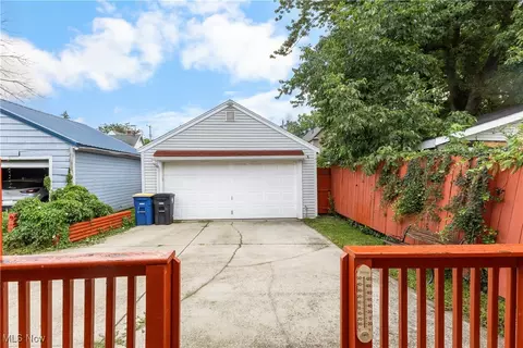 Exterior - 1733 W 7th St W, Ashtabula, OH 44004 photo 4 of 8