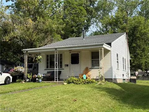 908 W Park Ave, Niles, OH 44446