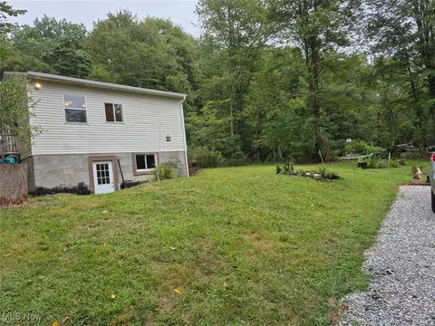 5550 Sandy Ave SE, East Sparta, OH 44626