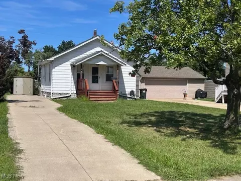 3314 Commonwealth Dr, Parma, OH 44134