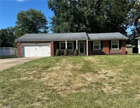 4079 Greenmont Dr SE, Warren, OH 44484