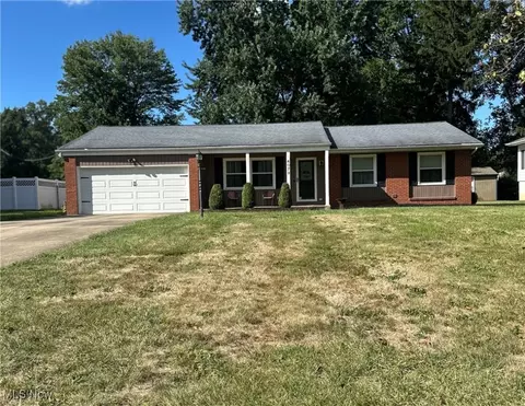 4079 Greenmont Dr SE, Warren, OH 44484