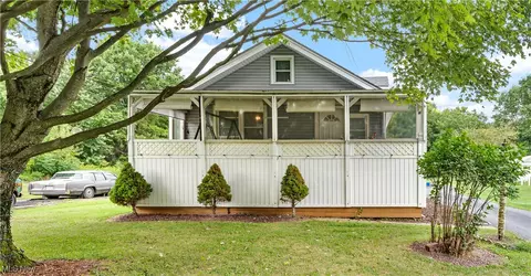 5202 Center Rd, Lowellville, OH 44436