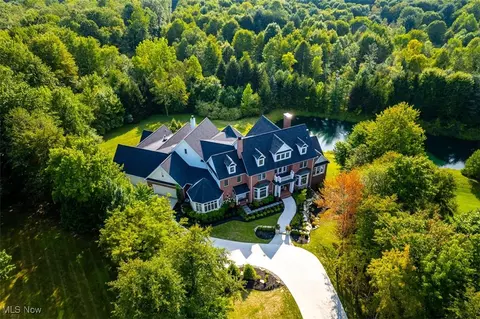 65 Quail Ridge Dr, Bentleyville, OH 44022