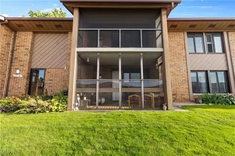 22934 Mastick Rd #102, Fairview Park, OH 44126