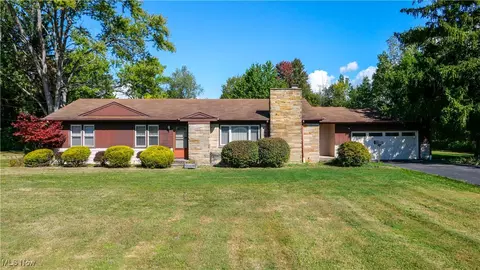 982 W Garfield Rd, Aurora, OH 44202