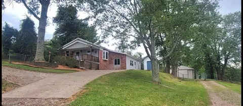 1103 Farson St, Belpre, OH 45714