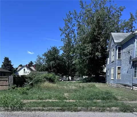 1415 Covert St, Parkersburg, WV 26101