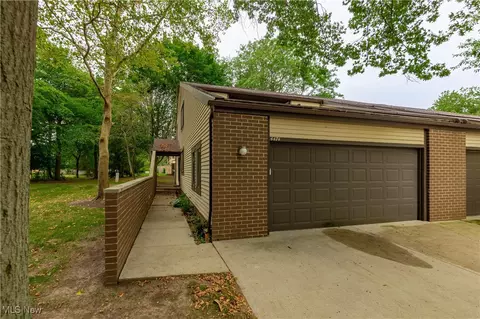 4474 Habersham Ln S, Richmond Heights, OH 44143