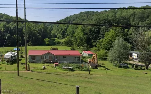 5628 Bloomfield Rd, Cambridge, OH 43725
