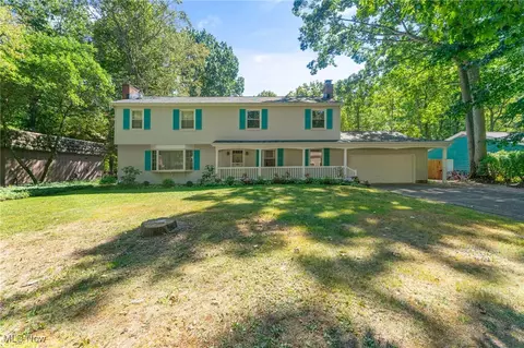 2046 Burning Tree Ln, Liberty, OH 44505