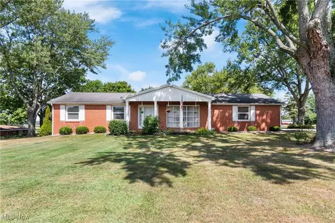 6351 Easton St, Louisville, OH 44641