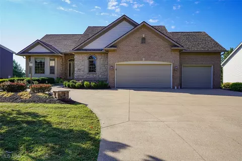 2022 Kingscote Cir NE, North Canton, OH 44720