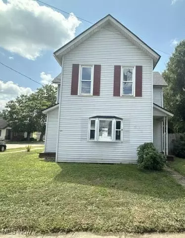 424 E Porter St, Malvern, OH 44644