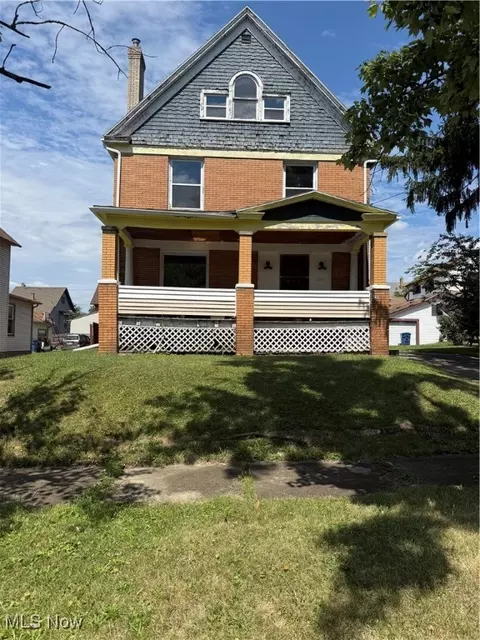 216 E Main St, Girard, OH 44420