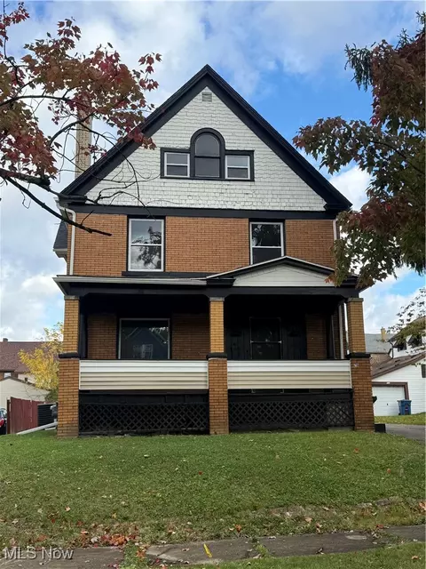 216 E Main St, Girard, OH 44420