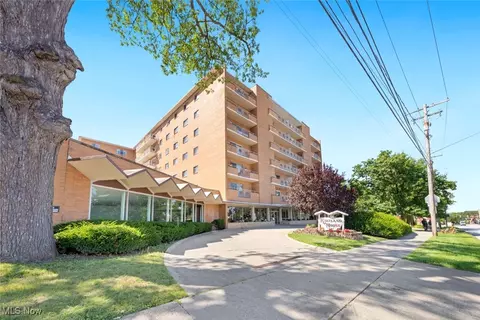 1480 Warren Rd #509, Lakewood, OH 44107