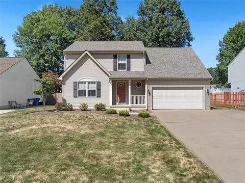 7098 Oak Tree Dr S, Lorain, OH 44053