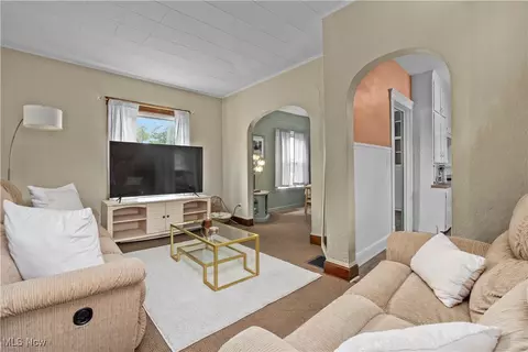 124 Seneca Ave, Elyria, OH 44035 photo 3
