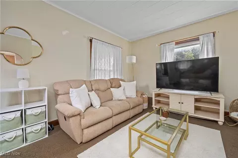 124 Seneca Ave, Elyria, OH 44035 photo 4