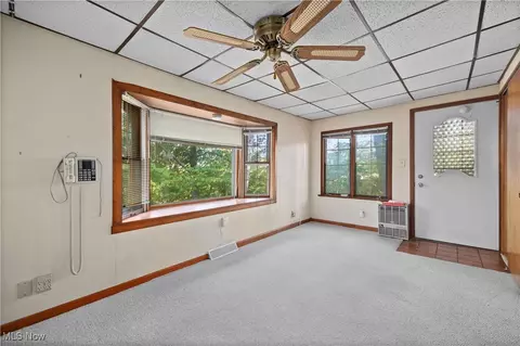Living - 976 Gulf Rd, Elyria, OH 44035 photo 6 of 8