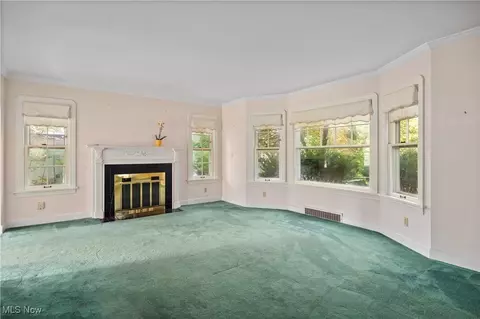 Living - 976 Gulf Rd, Elyria, OH 44035 photo 5 of 8