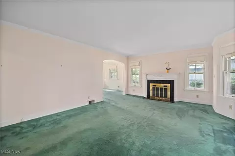 Living - 976 Gulf Rd, Elyria, OH 44035 photo 3 of 8