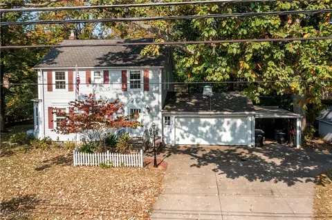 976 Gulf Rd, Elyria, OH 44035
