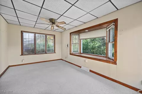 Living - 976 Gulf Rd, Elyria, OH 44035 photo 8 of 8