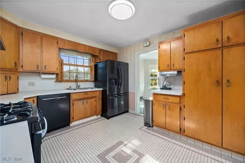 Kitchen - 976 Gulf Rd, Elyria, OH 44035 photo 1 of 5