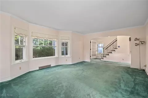 Living - 976 Gulf Rd, Elyria, OH 44035 photo 1 of 8